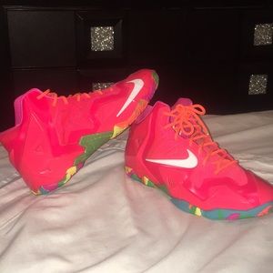 NIKE LEBRON XI FRUITY PEBBLES SNEAKER
